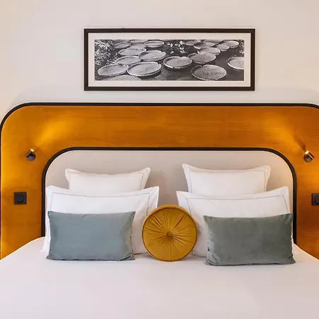 Aiglon ホテル パリ