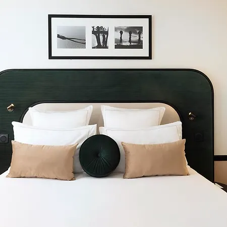 Aiglon ホテル パリ