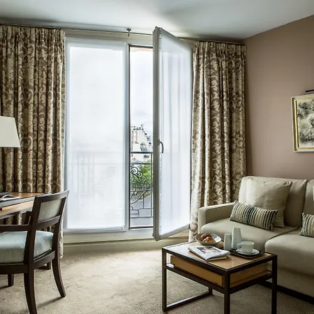 Aiglon 4* Париж