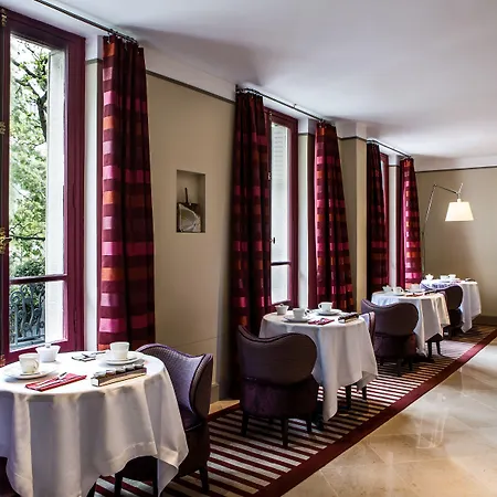 Aiglon 4* Париж