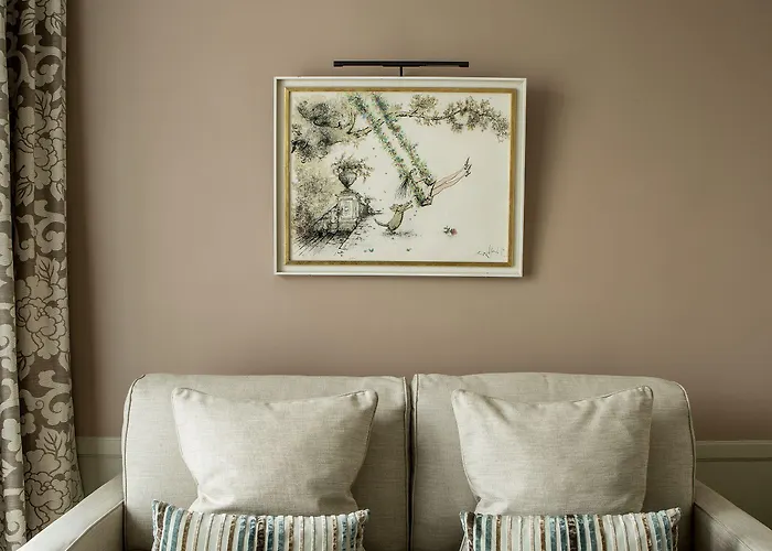 Aiglon 4* Париж